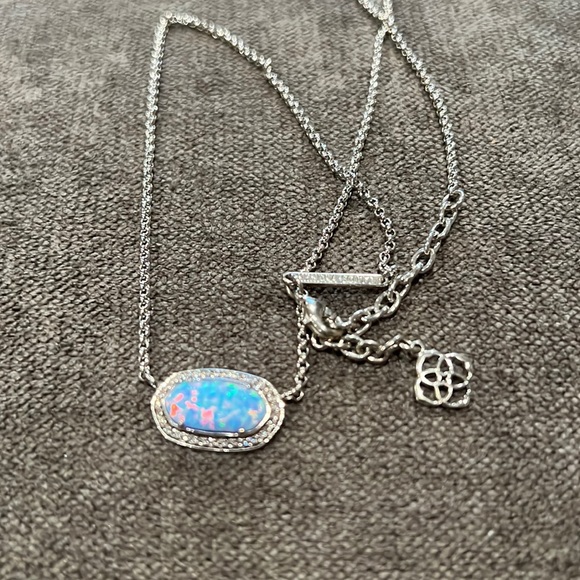 Kendra Scott Jewelry - Kendra Scott Elisa silver pendant necklace with ocean Kyocera opal.